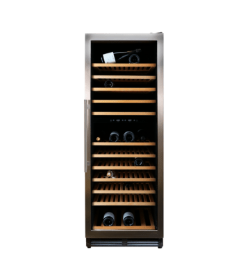 Vooraanzicht wijnklimaatkast gevuld met flessen met de deur gesloten